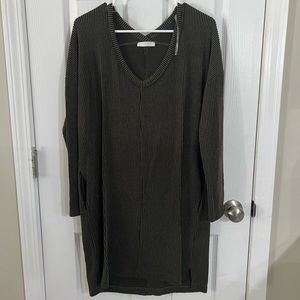Lush dress long sleeve olive green vneck small